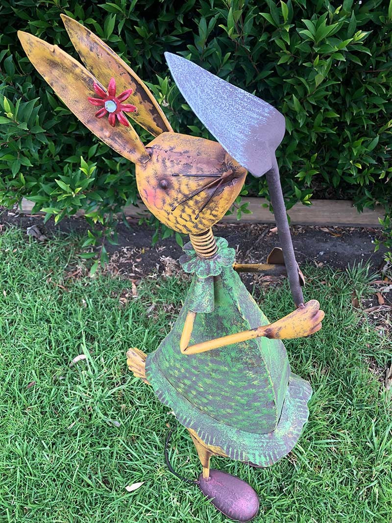 Home Garden Metal Decor Rabbit Statue with Tools