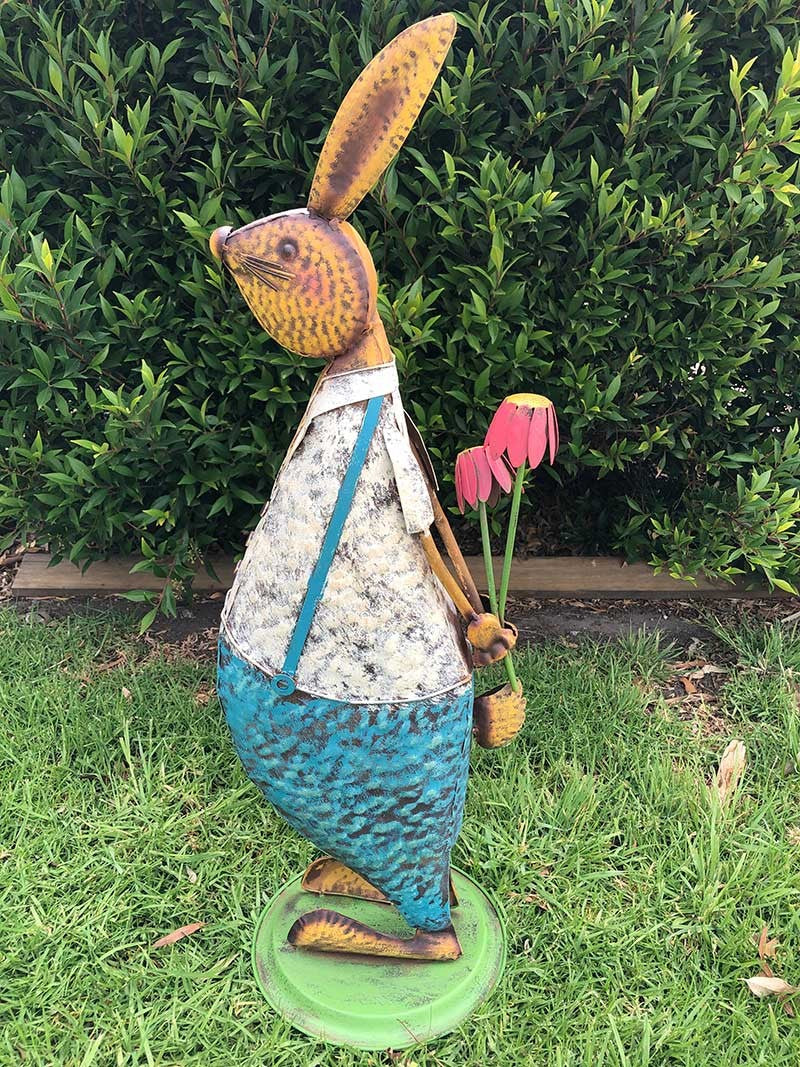 Home Garden Metal Decor Rabbit Statue with Flower 