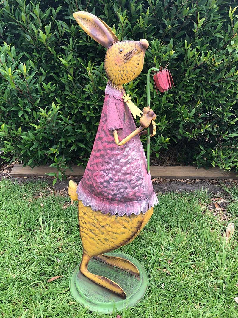 Home Garden Metal Decor Rabbit Statue with Flower 